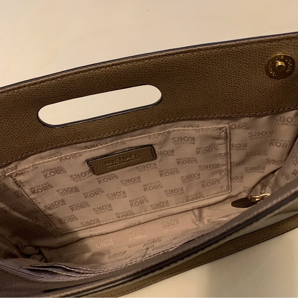 Michael Kors clutch - Picture 5 of 7